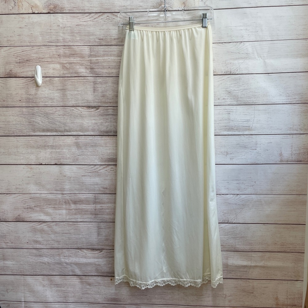 NEW WITHOUT TAGS PINEHURST LINGERIE HALF SLIP IN MAXI‎ LENGTH IN CREAM